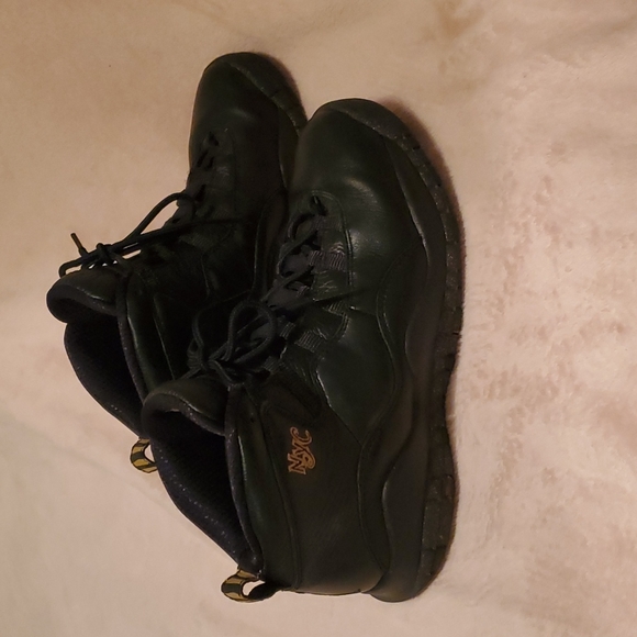 Jordan 10s NYC - Picture 3 of 9